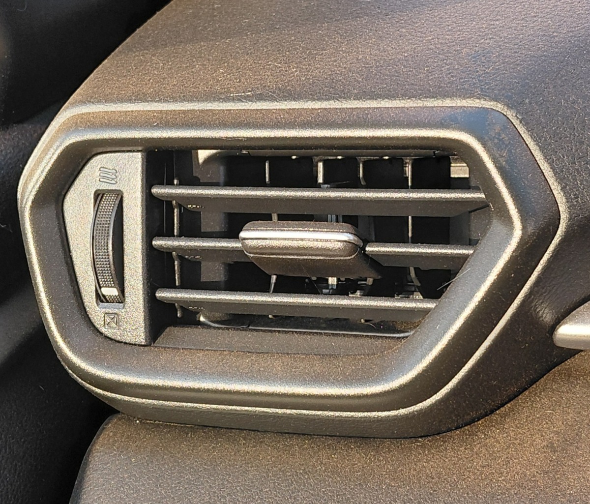 URBAN CRUISER LEFT DASH VENT
