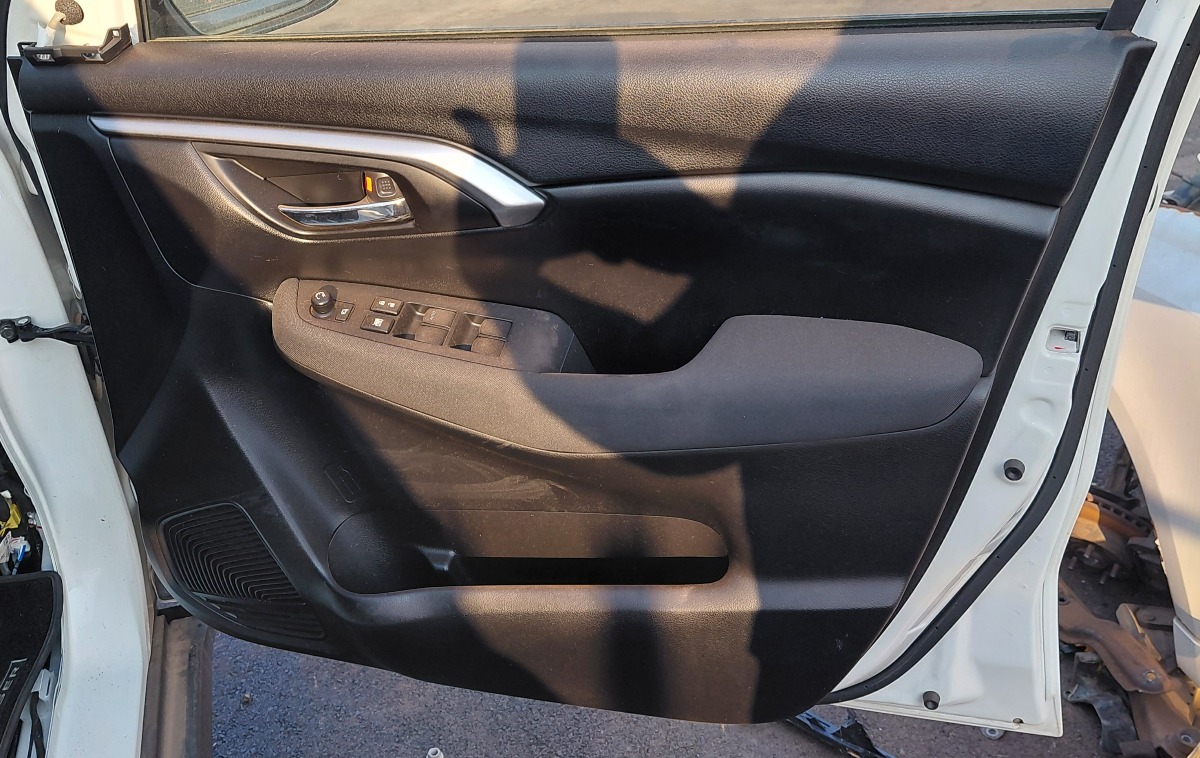 URBAN CRUISER RIGHT FRONT DOOR PANEL