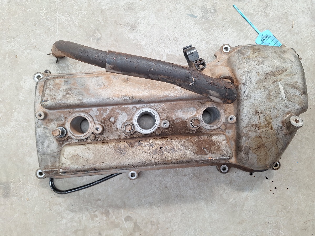 HILUX 4.0 CYLINDER HEAD TAPPET COVER