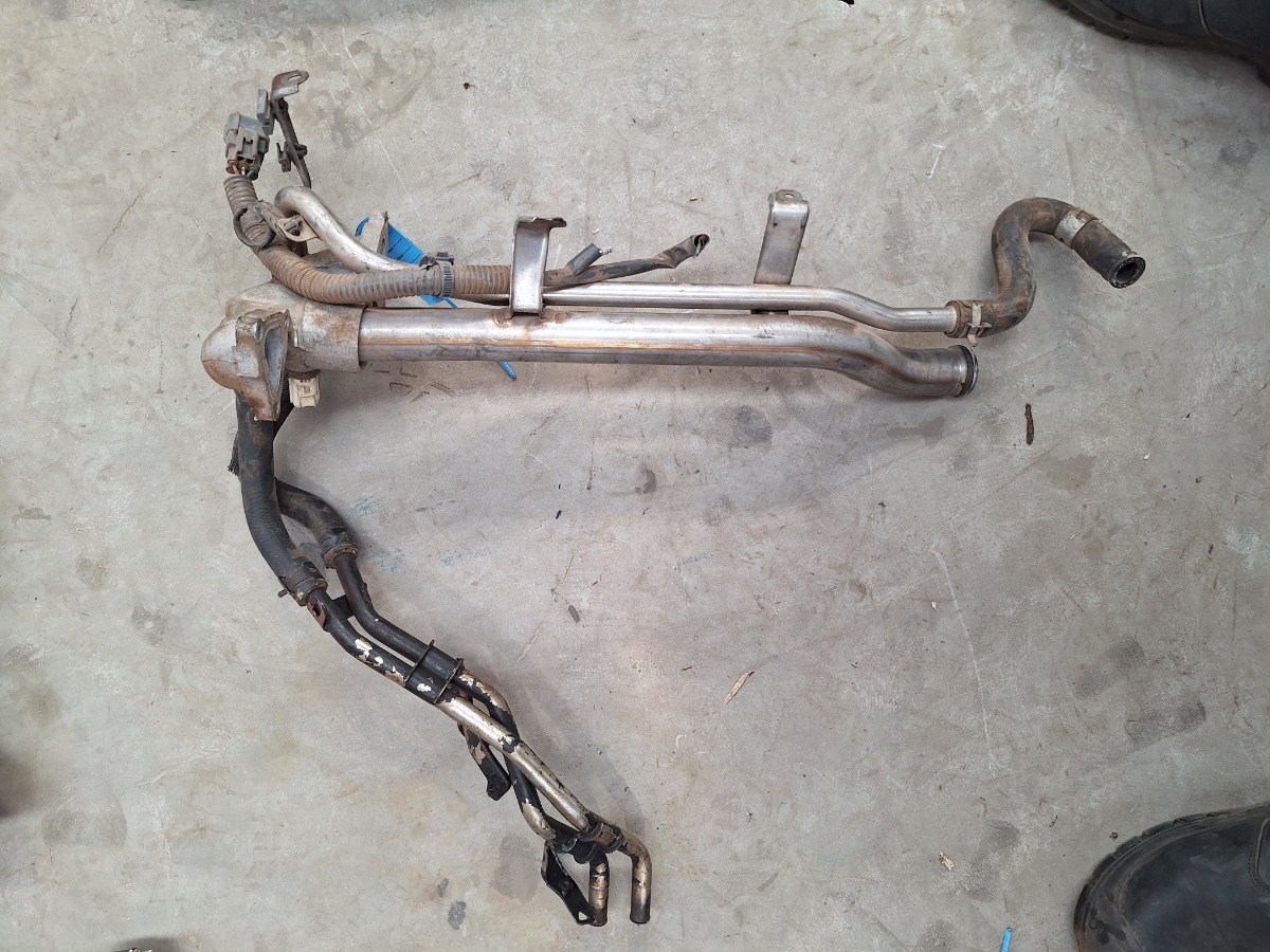 HILUX 4.0 WATER PIPE OUTLET