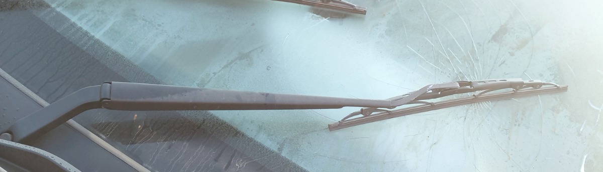 URBAN CRUSIER LEFT WINDSCREEN WIPER
