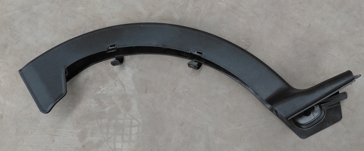 W205 LEFT TRUNK LID HINGE TRIM COVER