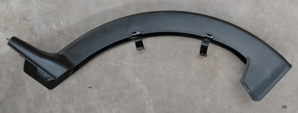 W205 RIGHT TRUNK LID HINGE TRIM