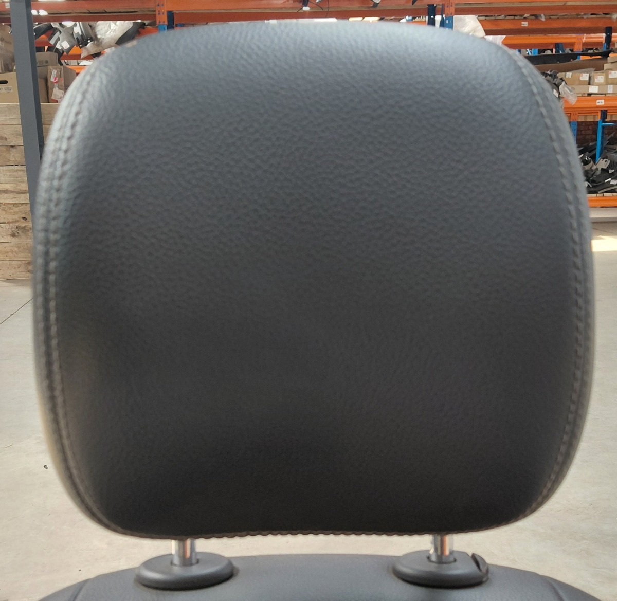 W205 LEFT FRONT SEAT HEADREST