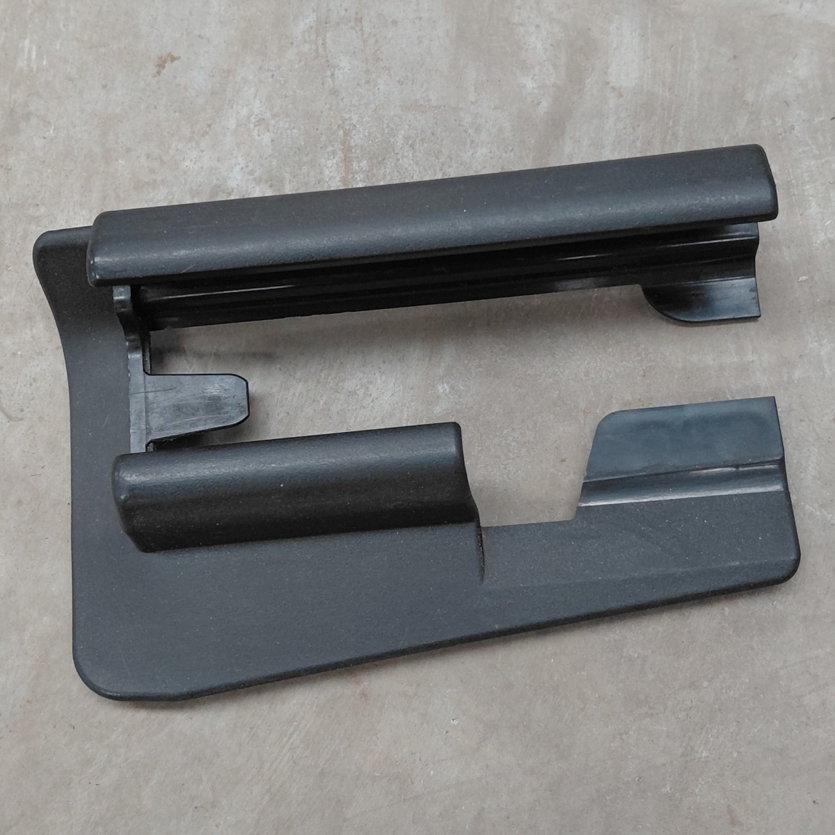W205 RIGHT FRONT SEAT TRACK COVER SET