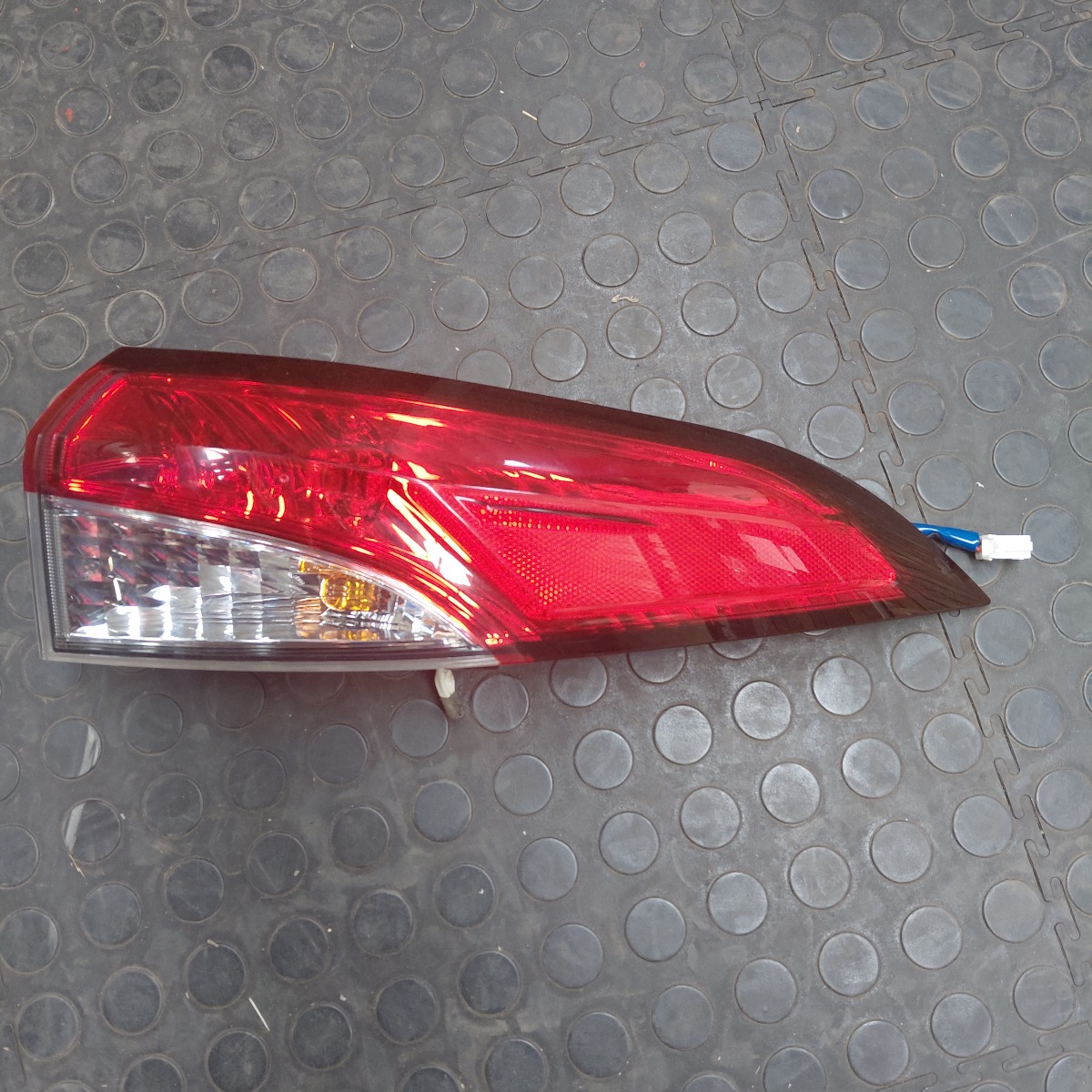 COROLLA RIGHT OUTER TAIL LAMP