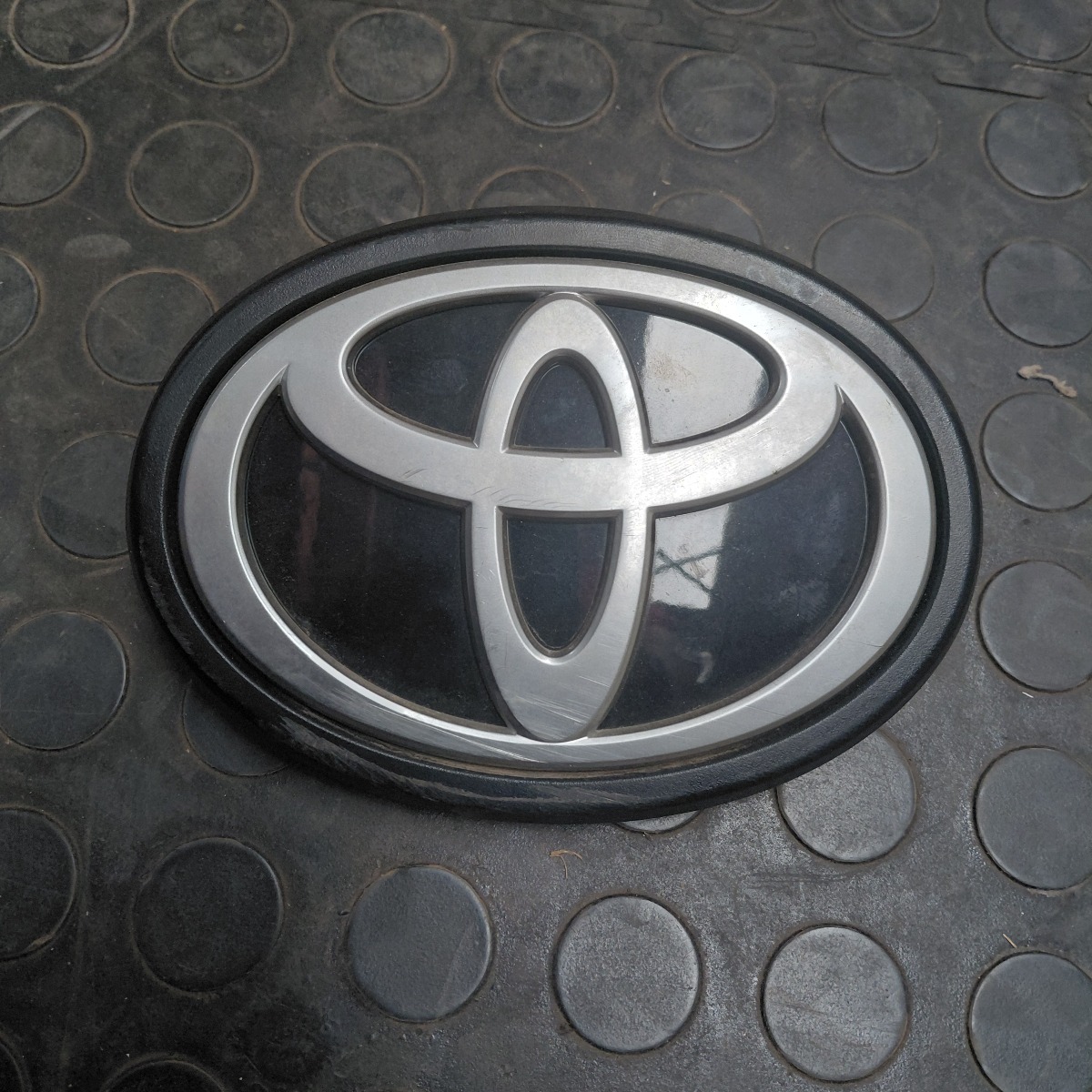 STARLET CROSS FRONT BADGE