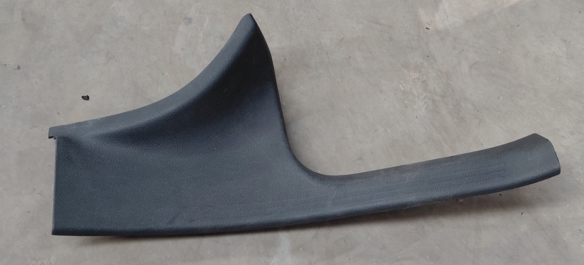 W205 REAR RIGHT DOOR SILL SCUFF PLATE