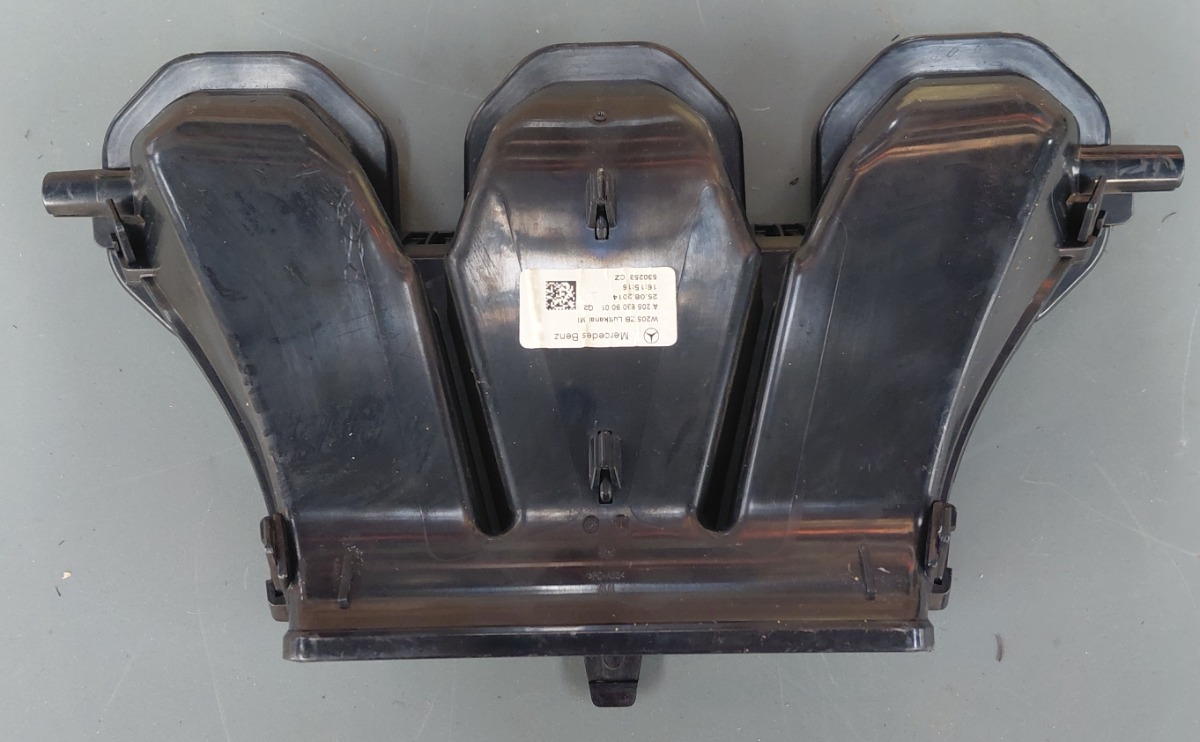 W205 Center Instrument Panel Air Duct
