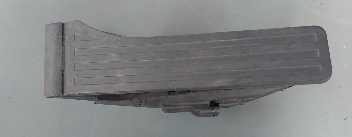 W205 ACCELERATOR PEDAL