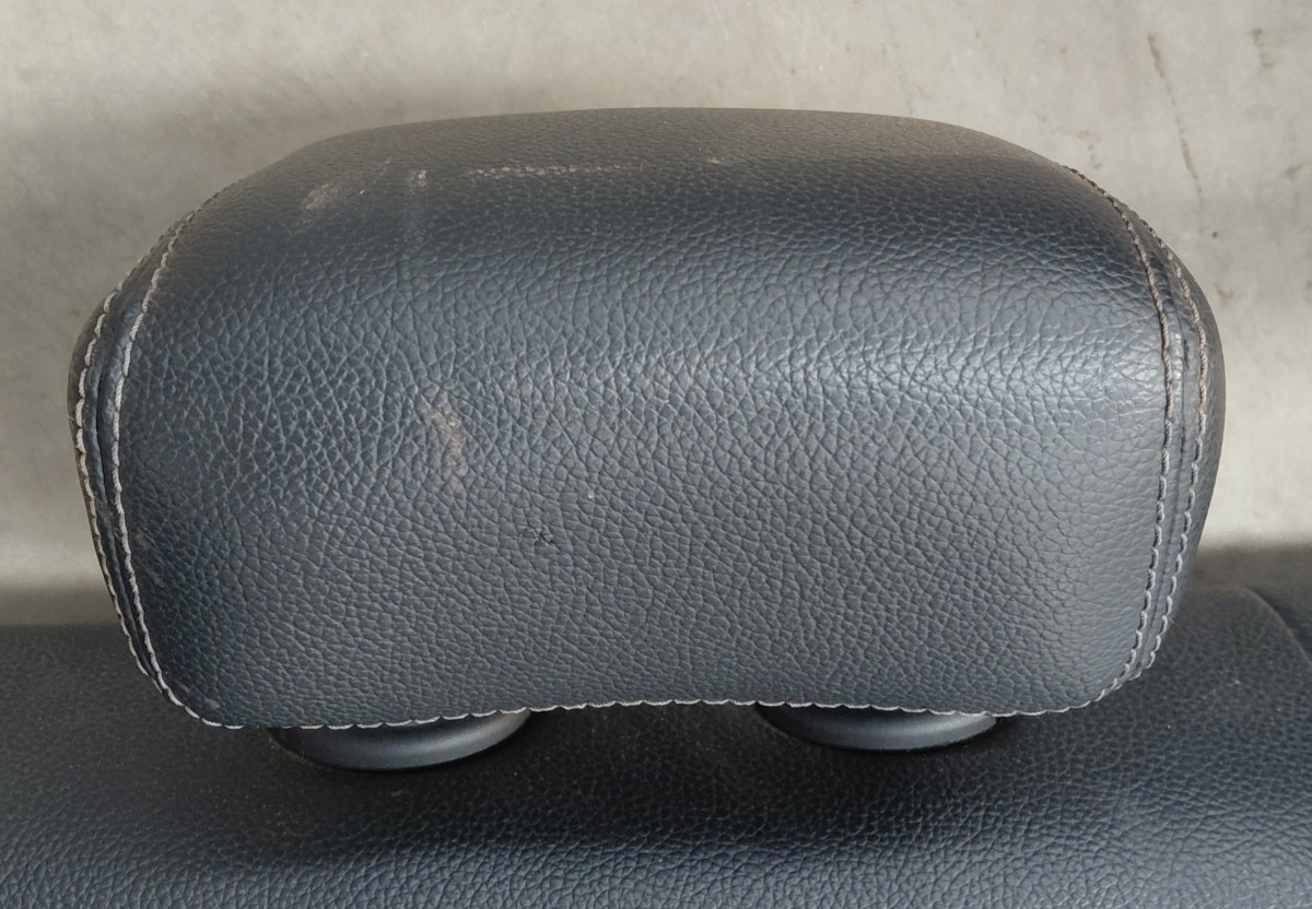 W205 RIGHT REAR HEADREST