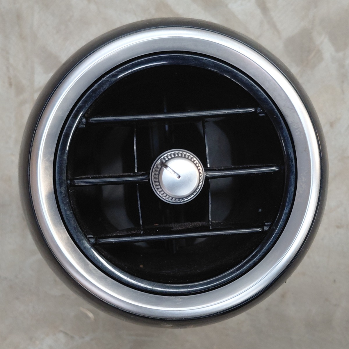 W205 SIDE DASH AIR VENT