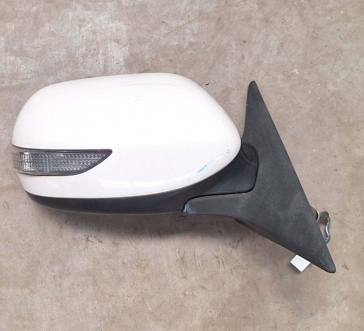 LEGACY RIGHT SIDE DOOR MIRROR