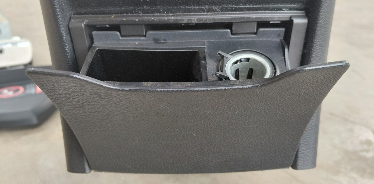 W205 REAR CONSOLE ASHTRAY