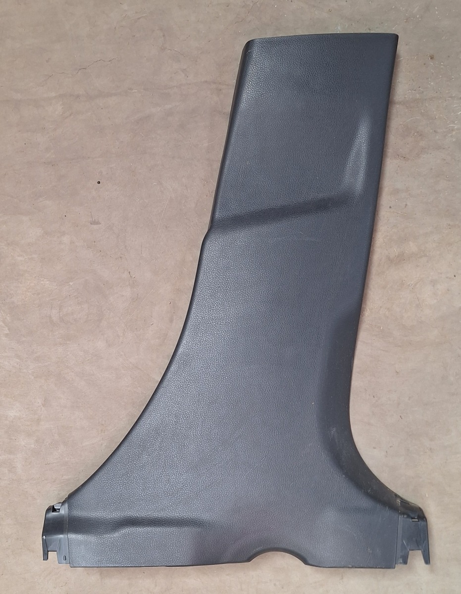 STARLET CROSS RIGHT CENTER PILLAR, LOWER COVER
