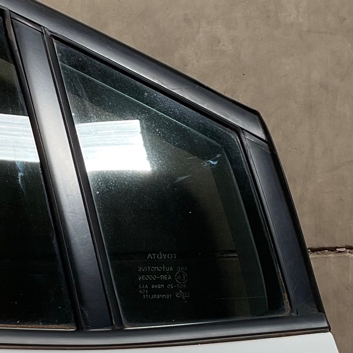 Corolla - Right Side Quarter Vent Front