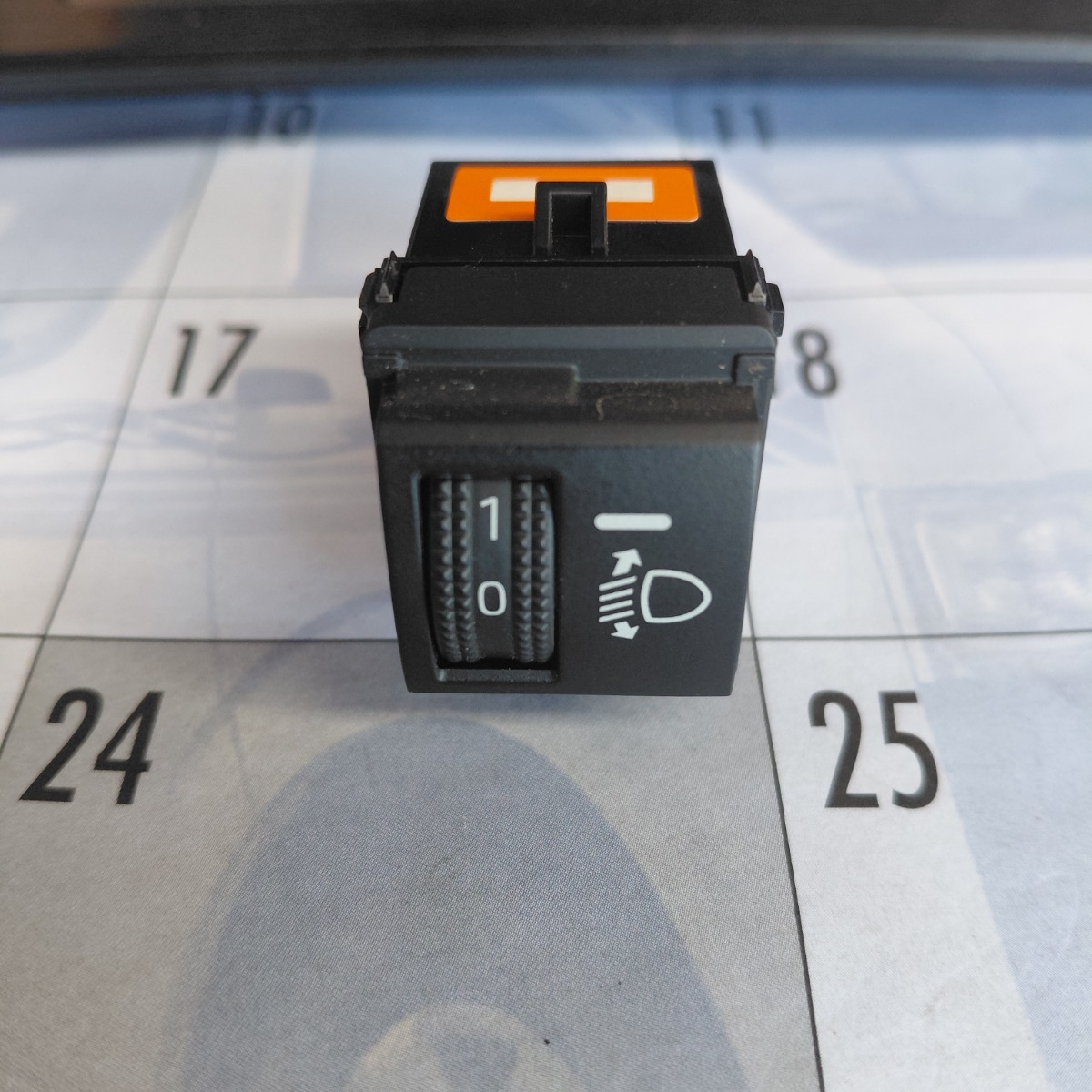 COROLLA HEADLIGHT LEVEL SWITCH