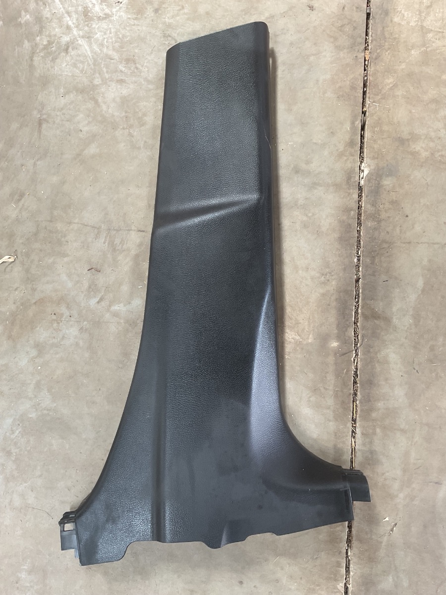 URBAN CRUISER RIGHT LOWER B-PILLAR TRIM
