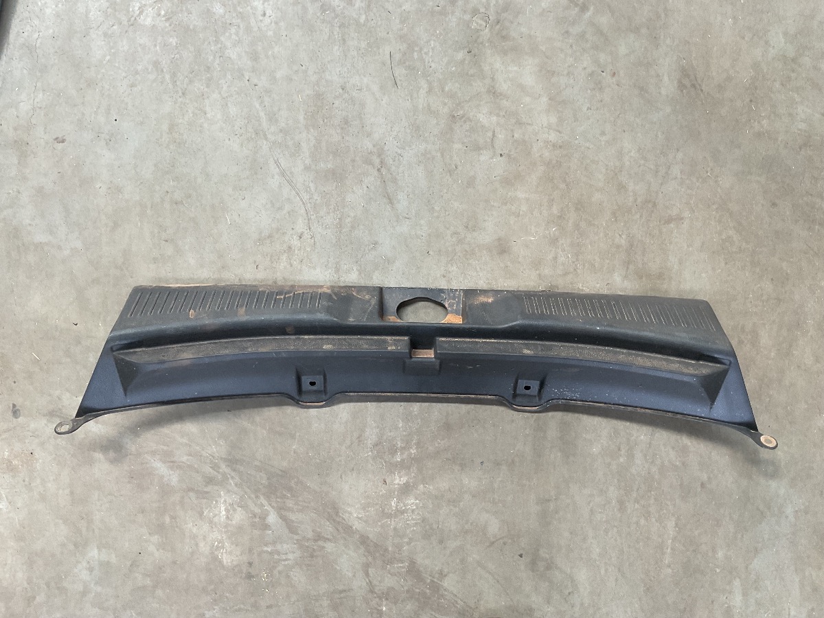 URBAN CRUISER REAR CENTRE INNER TRIM