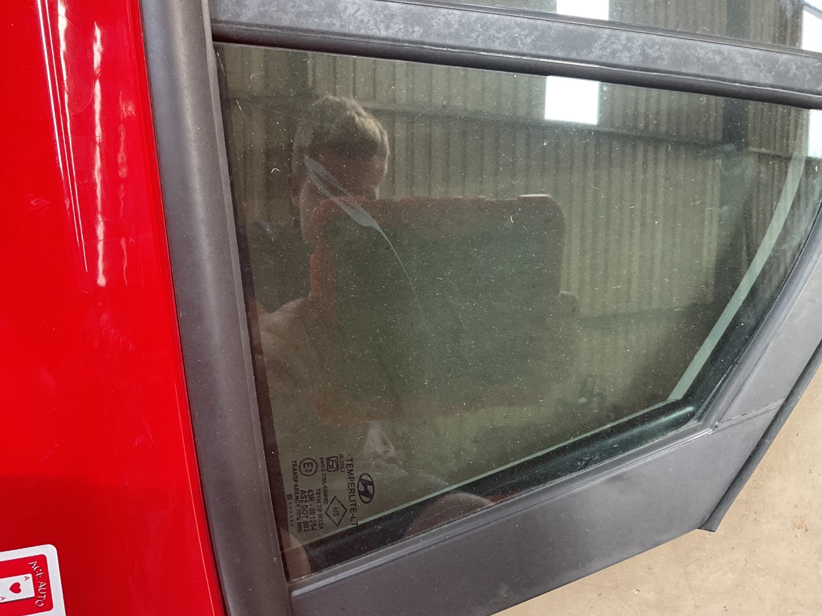 CRETA REAR RIGHT MOULDING GLASS