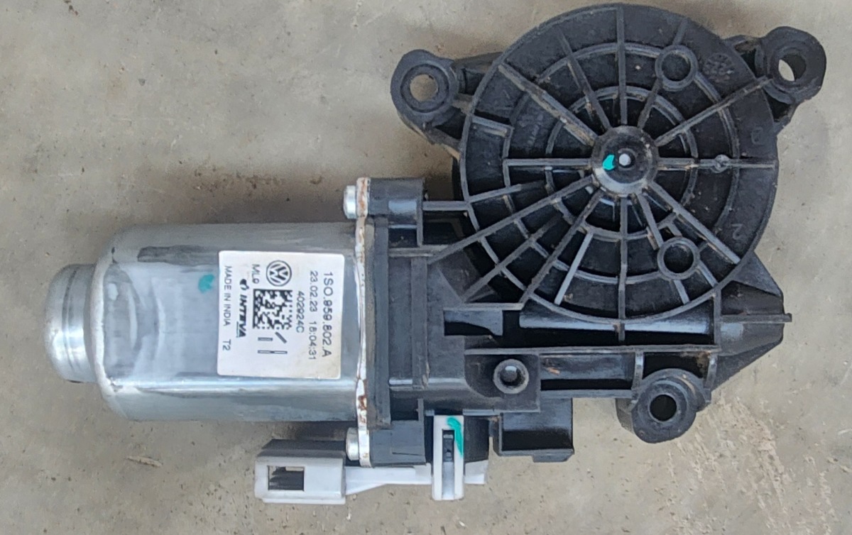 POLO VIVO MK2 RIGHT FRONT WINDOW MECH