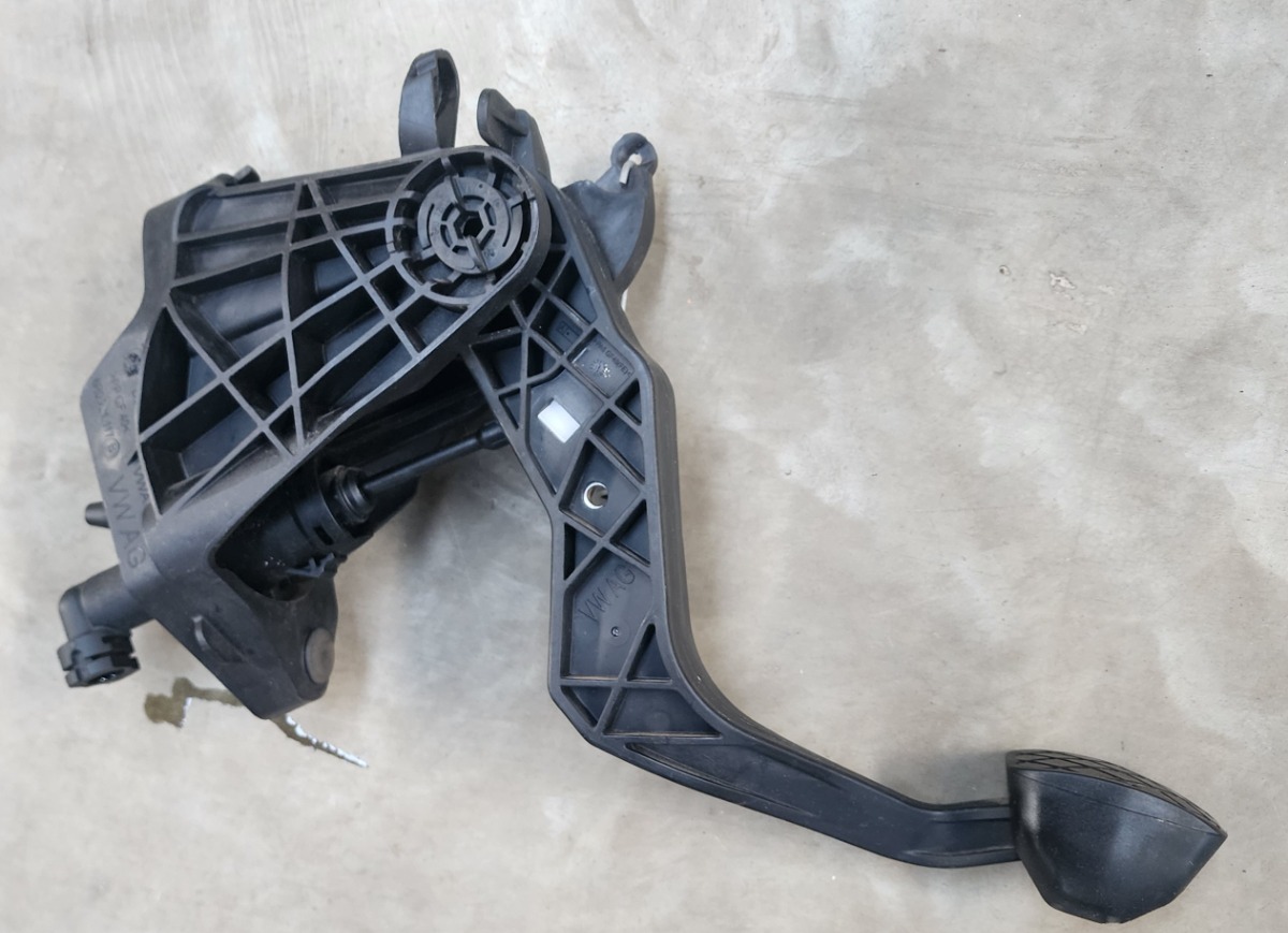 POLO VIVO CLUTCH PEDAL