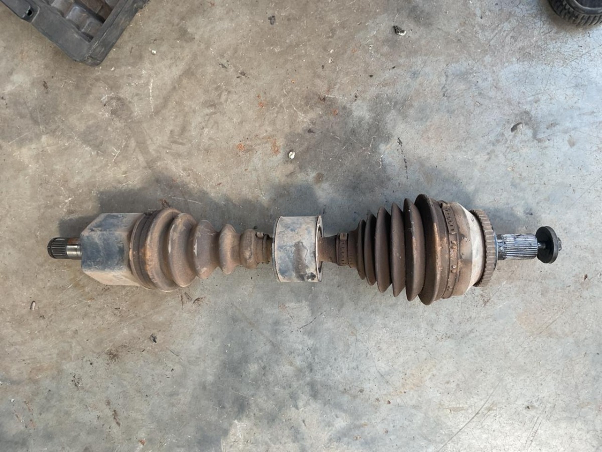 S60 T5 AUTO LEFT DRIVE SHAFT