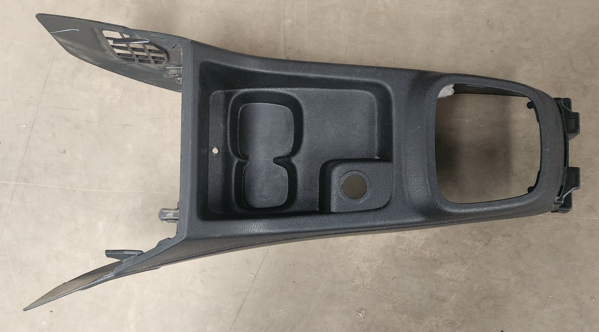 KWID FRONT LOWER CONSOLE GEAR LEVER