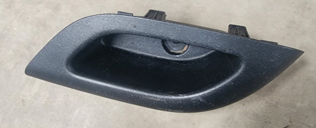 KWID LEFT FRONT DOOR PULL HANDLE