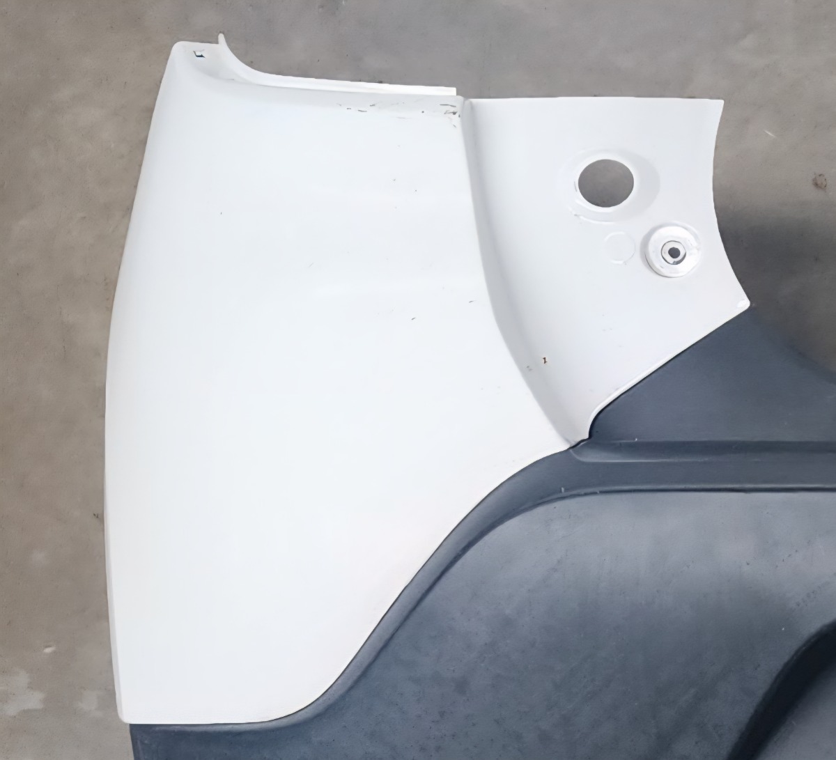 KWID LEFT REAR BUMPER CORNER