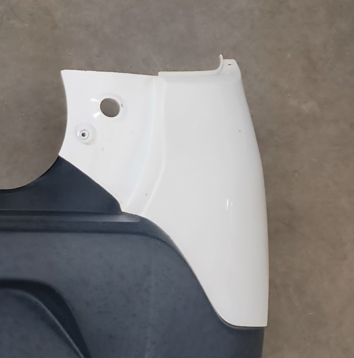 KWID RIGHT REAR BUMPER CORNER