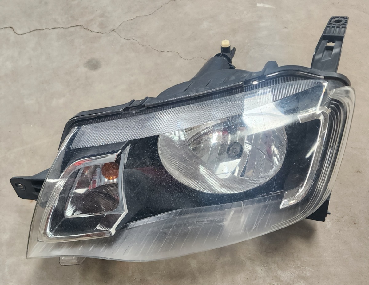 KWID HEADLIGHT LEFT