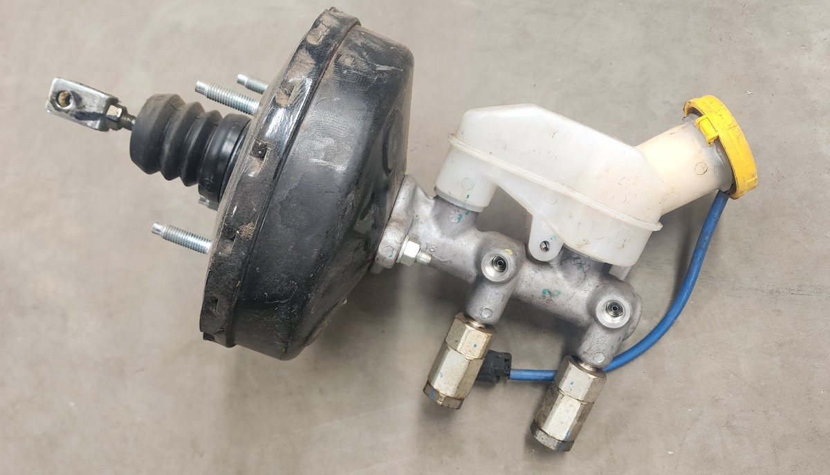 KWID BRAKE MASTER AND BOOSTER