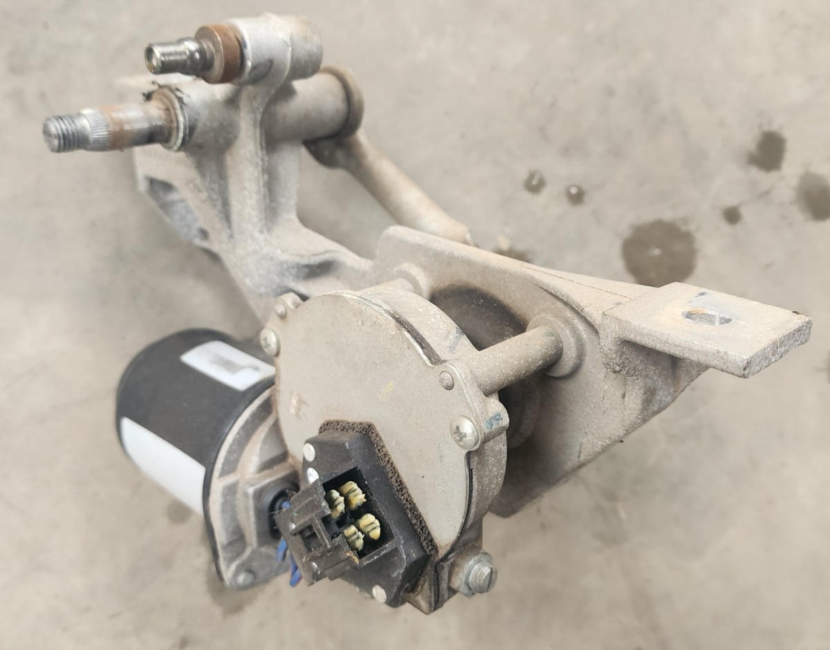 KWID WIPER MOTOR FRONT