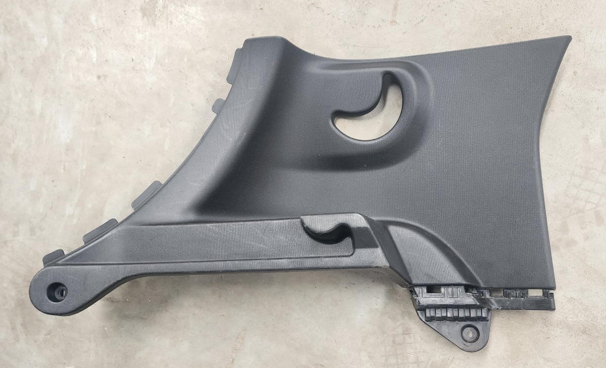 KWID LEFT C-PILLAR TRIM