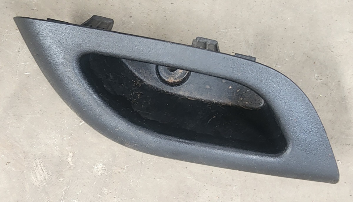 KWID RIGHT FRONT STORAGE COVER
