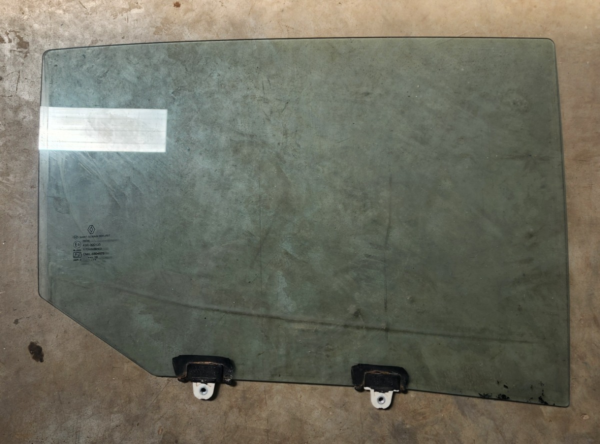 KWID RIGHT REAR DOOR GLASS