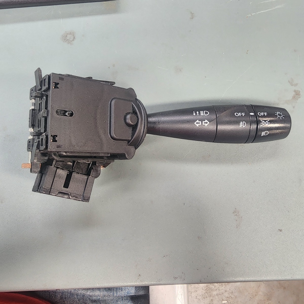 KWID HEADLIGHT SWITCH