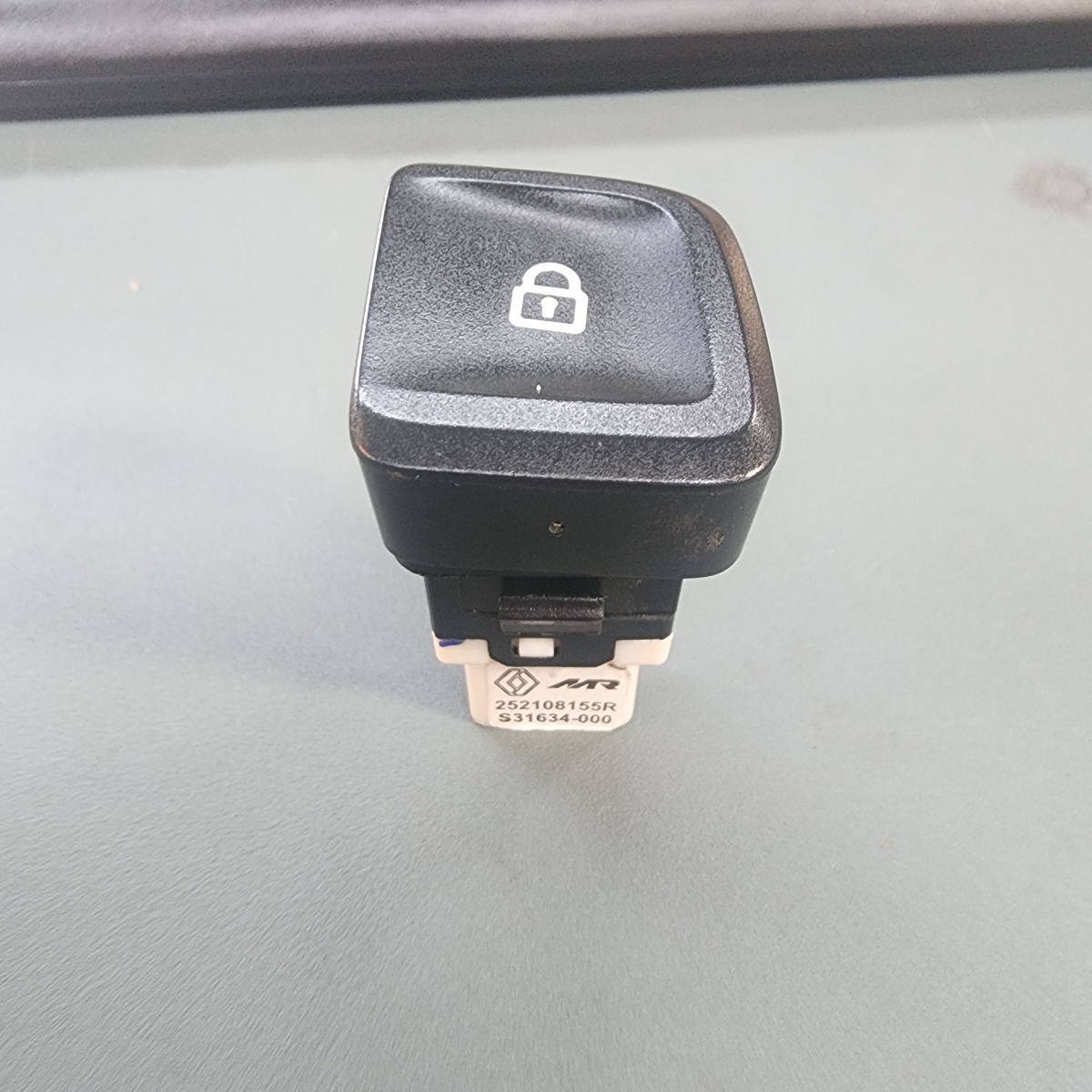 KWID CENTRAL LOCK BUTTON