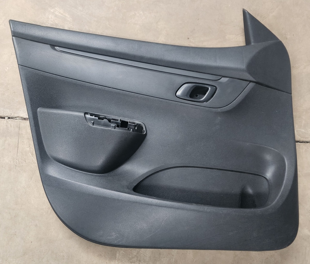 KWID LEFT FRONT DOOR PANEL