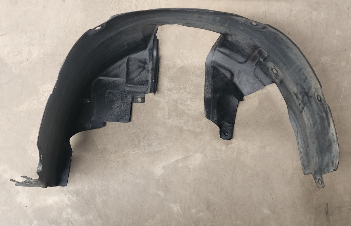 KWID LEFT FRONT FENDERLINER