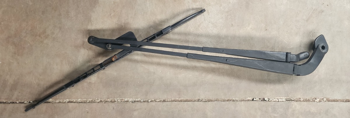KWID FRONT WIPER ARM