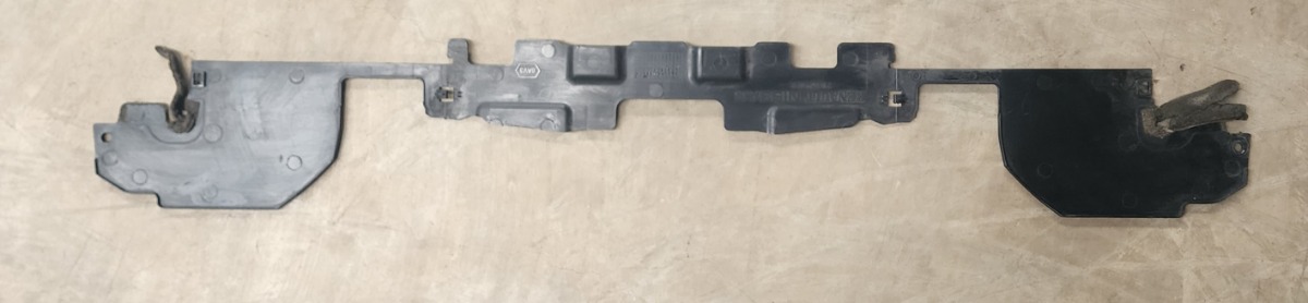 Kwid Radiator Air Guide Centre