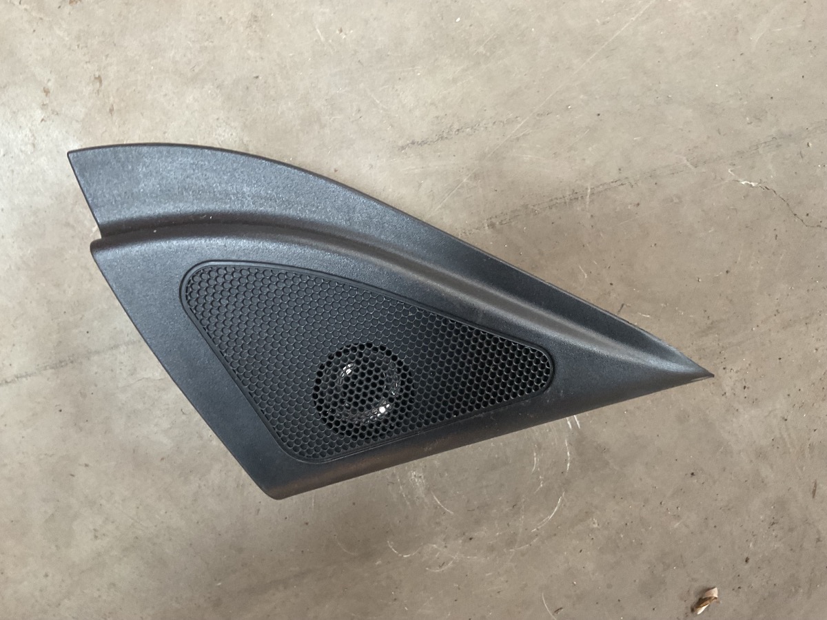 CRETA SIDE PANEL SPEAKER