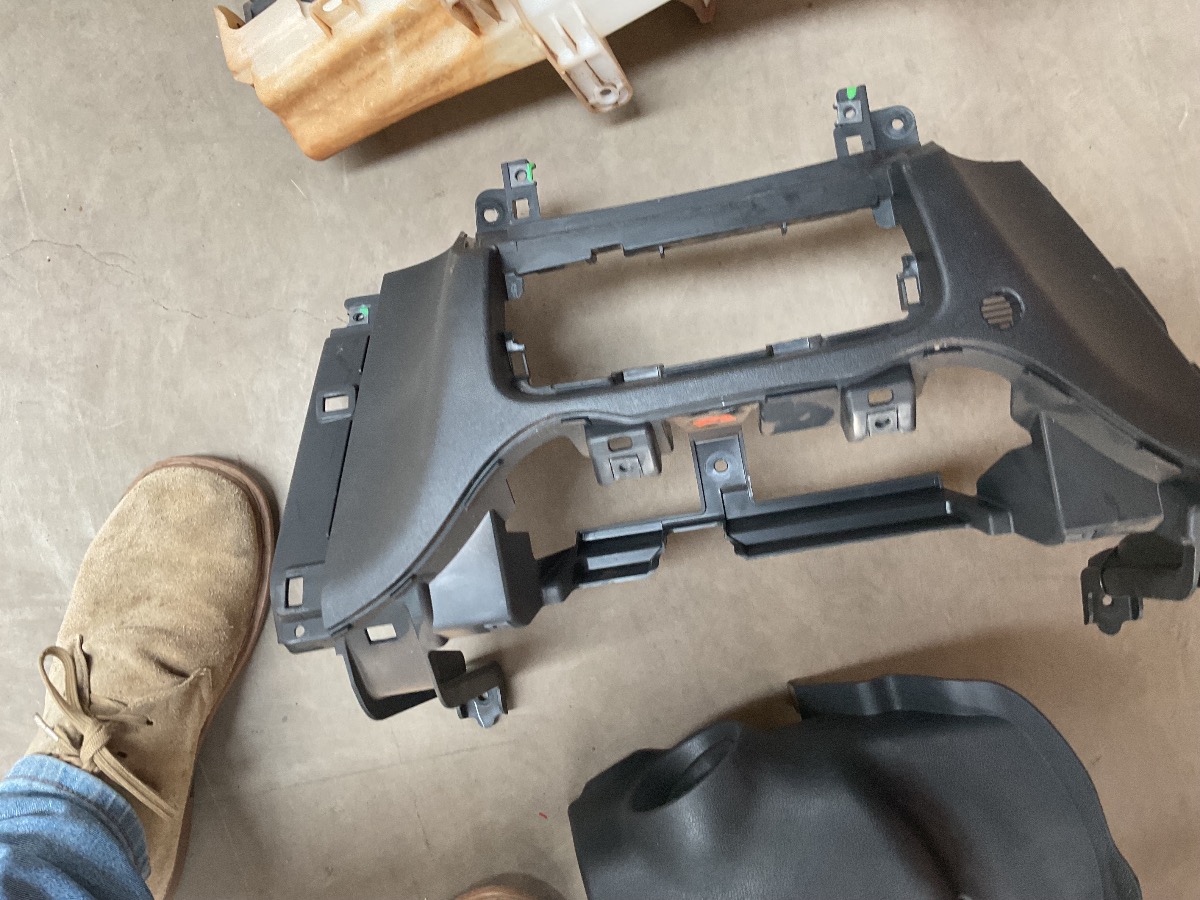 I20 CENTER CONSOLE COMPARTMANT COVER