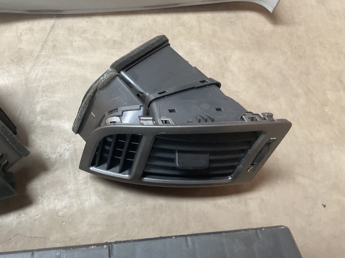 I20 AIR VENT RIGHT