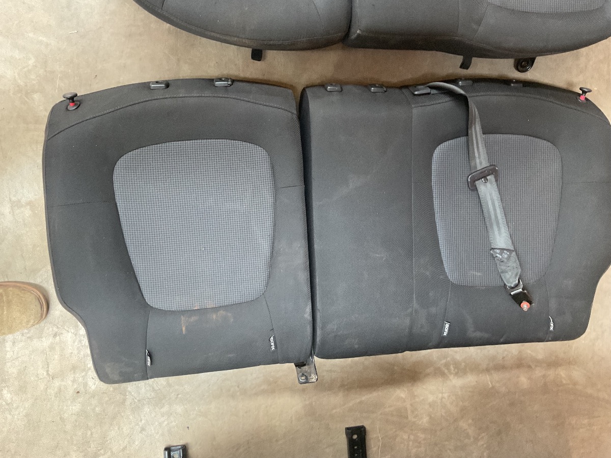 I20 LEFT HAND UPPER SEAT