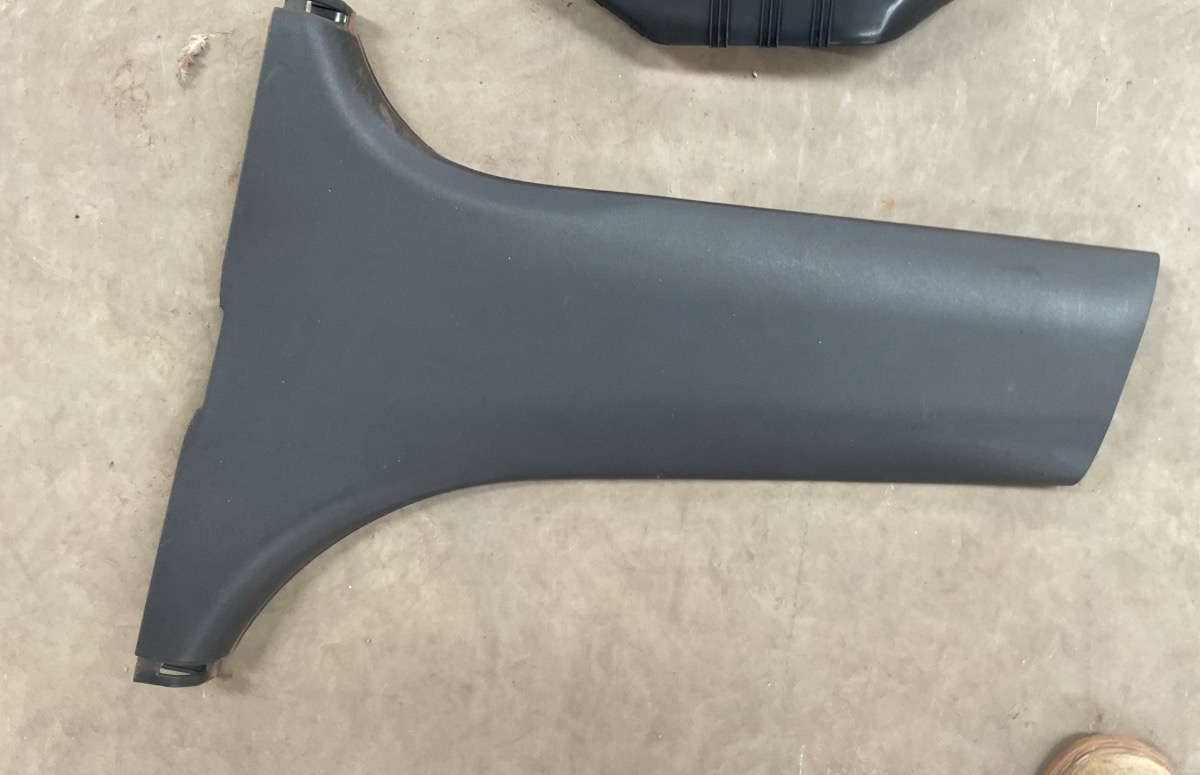 I20 LOWER SIDE TRIM