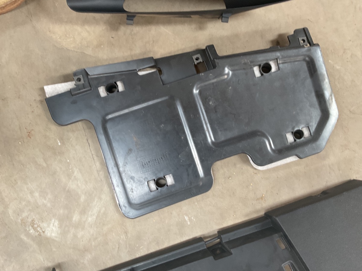 I20 FUSE BOX LOWER COVER