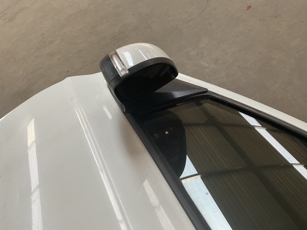 I20 LEFT SIDE OUTER MIRROR